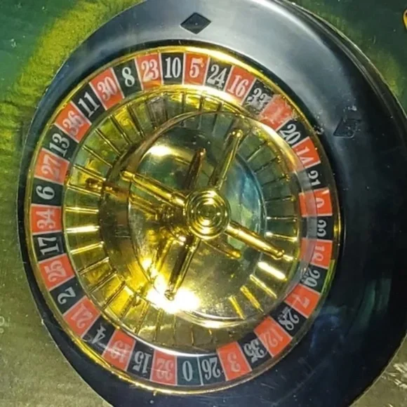 High Stakes Tabletop Roulette Set - Picture 5 of 9